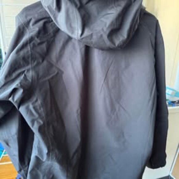 MEC Rain Jacket - Women's size L - Picture 2 of 6